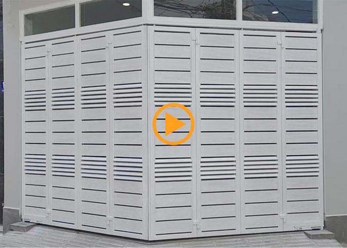 Cổng Sắt Ốp Gỗ Công Nghiệp Mở Cửa 8 Cánh Tự Động - Motor Âm Sàn Ý: Sự Kết Hợp Hoàn Hảo Giữa Cổng Sắt Và Gỗ Công Nghiệp