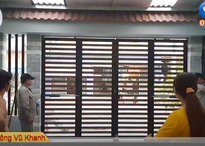 Video Cổng Sắt 4 Cánh Ghép Thành Cổng 2 Cánh Gắn Cánh Tay Đòn Mở Tự Động Tại Bình Dương