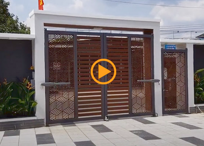 Lắp đặt cổng sắt CNC đẹp - mở tự động hai cánh tại Long Thành